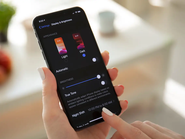Bật chế độ Dark Mode thủ công trong cài đặt